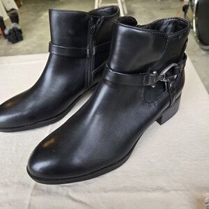 Cliffs by WHITE MOUNTAIN Black Ankle Boots with Silver Buckle. Zippers Work Good